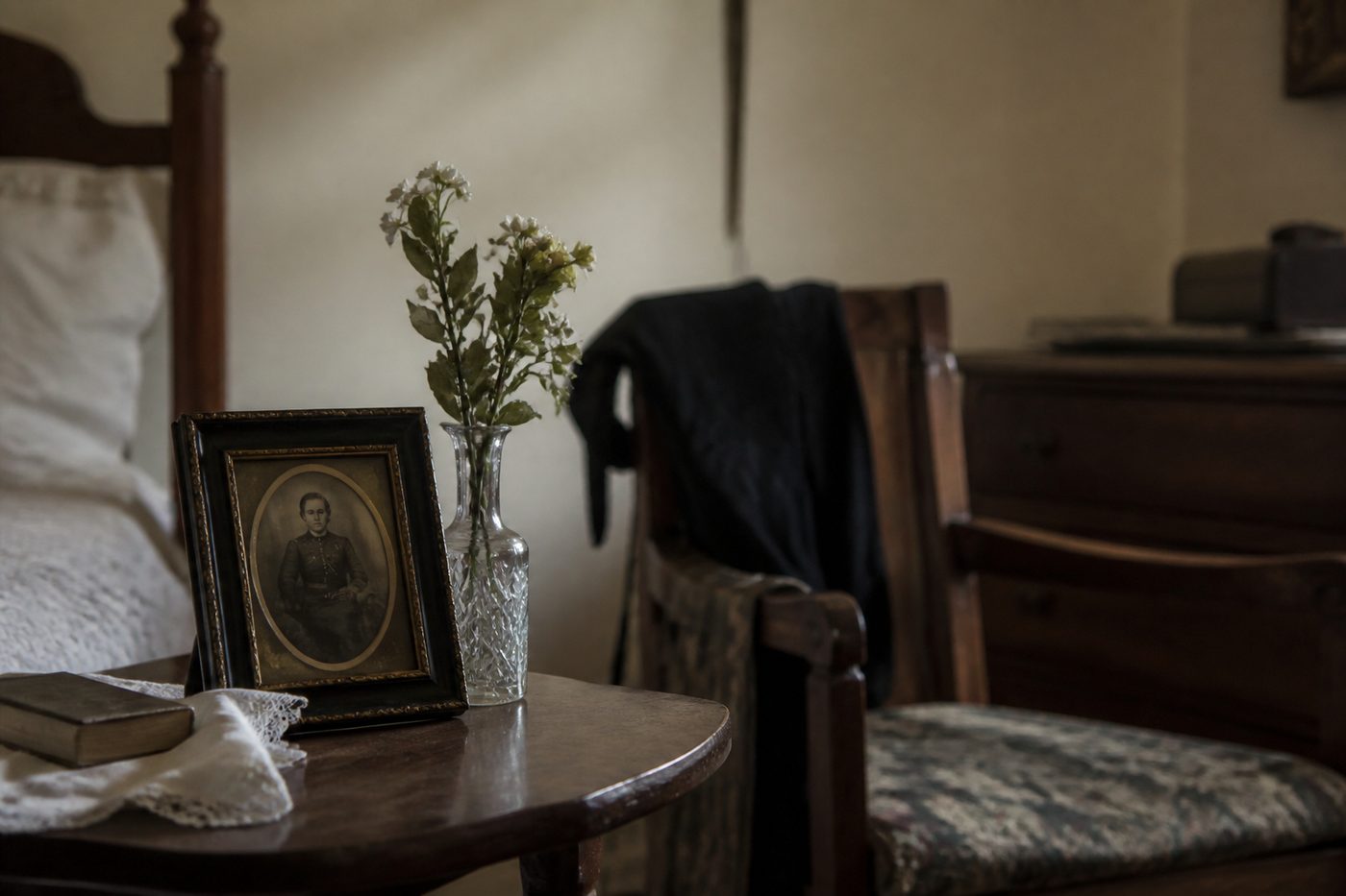 4. Mourning at home : Haiku about war and loss: eight poems, and how a country counted